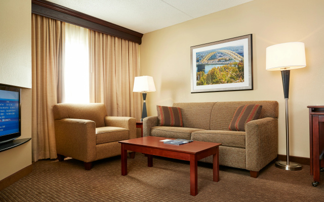 photo 4 of DoubleTree Suites by Hilton Hotel Cincinnati - Blue Ash