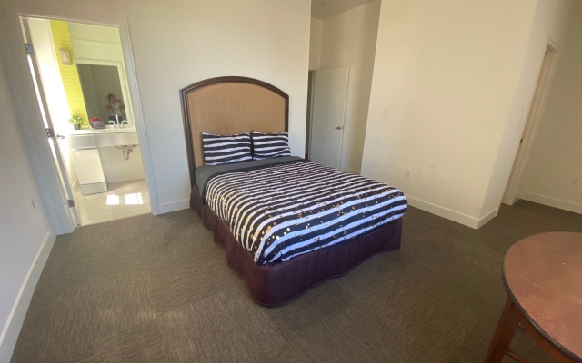 photo 2 of Downtown Dallas 2Br 2Bath Apt + Great Value