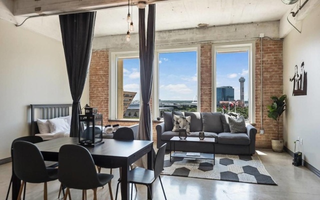 photo 4 of Downtown Dallas Gorgeous 3 BD, Pool & Gym