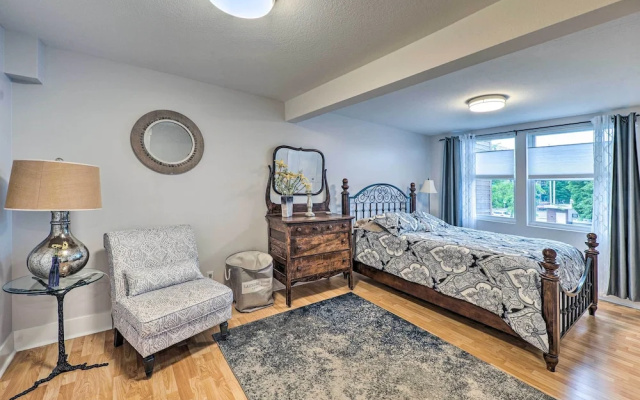 photo 3 of Downtown Grand Haven Apt < 1 Mi to Lake Michigan