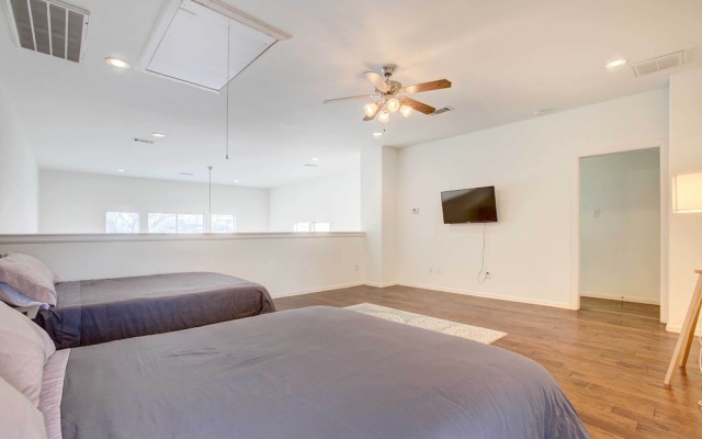 photo 2 of Downtown Houston Townhome w/ City Views!