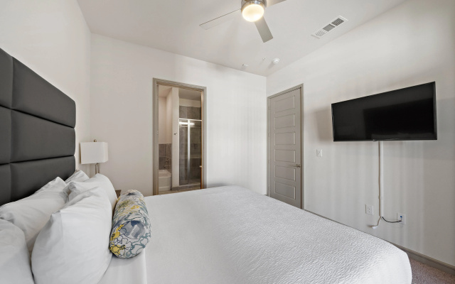 photo 4 of Downtown Location ✔Deep Cleaned ✔Modern Living