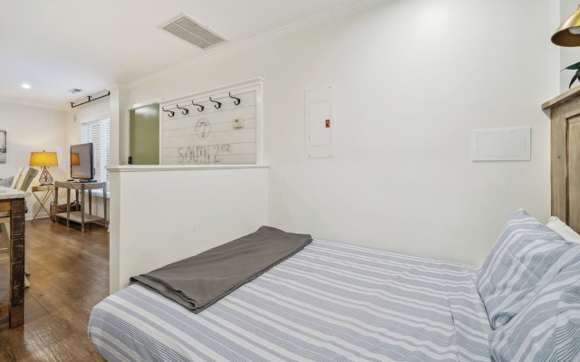 photo 4 of Downtown Wilmington Studio in Historic District!