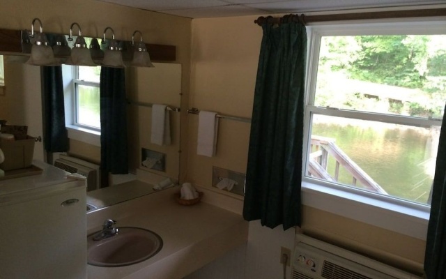 photo 3 of Drama Inn