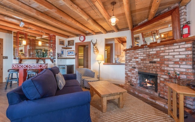 photo 2 of dun Lookin - 4br W/ Hot Tub & Pier, Large Yard 4 Bedroom Cabin