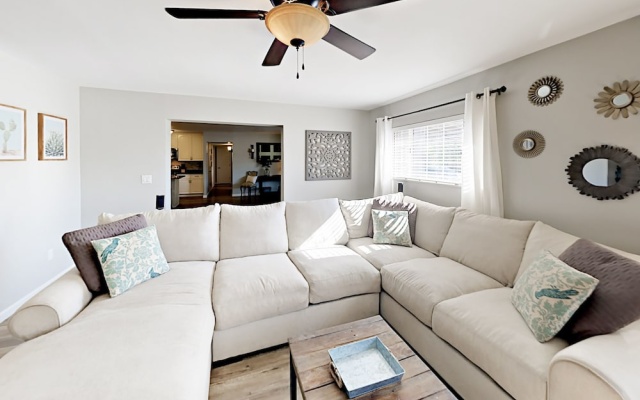 photo 5 of E Vernon - 4 Br Home