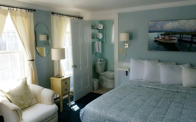 photo 4 of Eagle House Motel