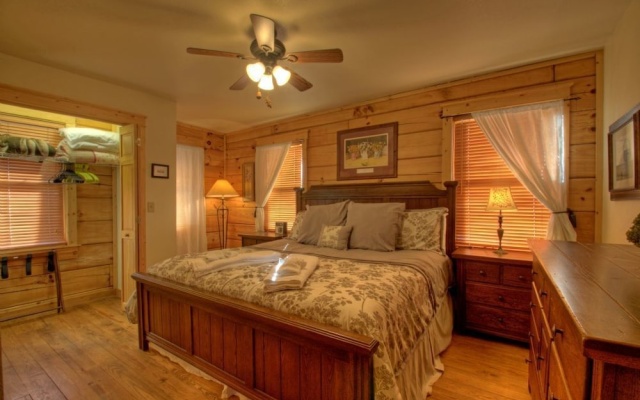 photo 4 of Eagle's Nest - 4 Br Cabin