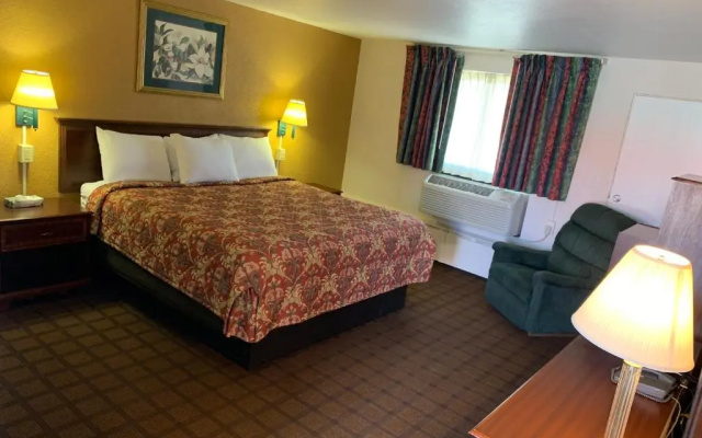 photo 3 of Eastgate Inn
