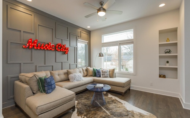 photo 2 of Ech4 Ultimate Bachelor/ette Getaway Skyline Views Near Downtown