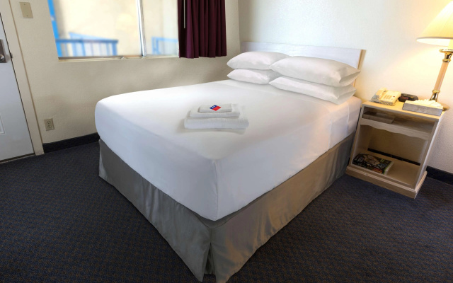 photo 4 of Days Inn & Suites by Wyndham Caseyville