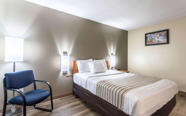 photo 3 of Budget Inn
