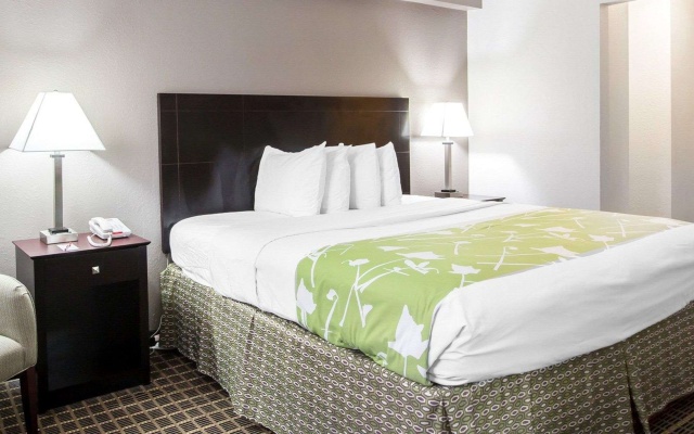 photo 5 of Econo Lodge Birmingham - Hoover