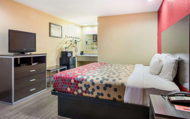 photo 5 of Econo Lodge Lake Charles University Area