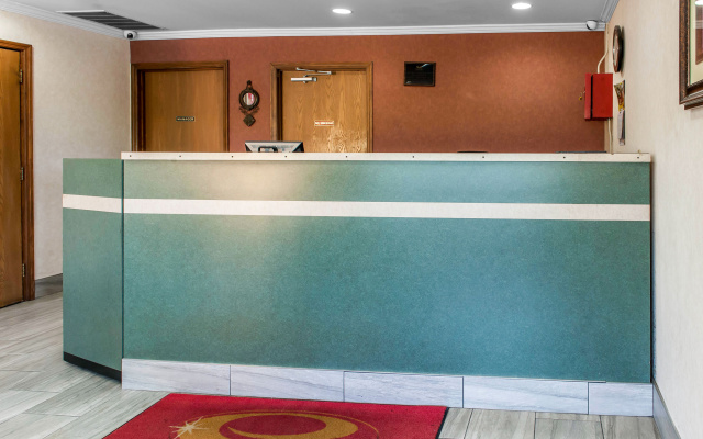 photo 2 of Econo Lodge Lexington Southeast