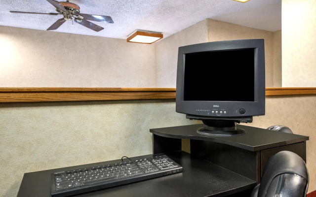 photo 3 of Econo Lodge Thornton - Denver North