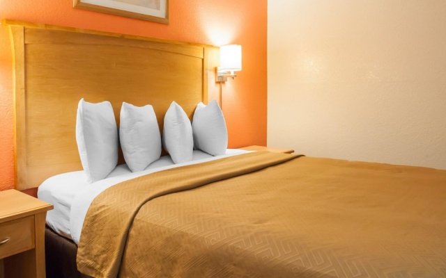 photo 3 of Econo Lodge