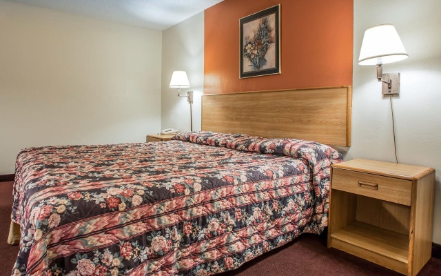 photo 3 of Econo Lodge
