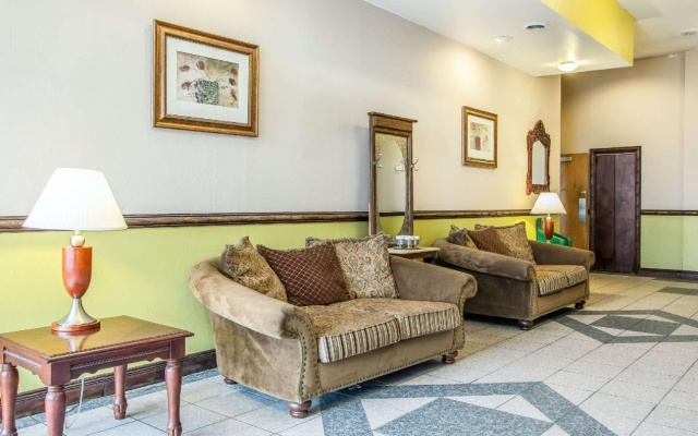 photo 4 of Econo Lodge