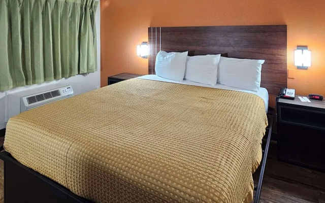 photo 4 of Econo Lodge Charlotte Airport