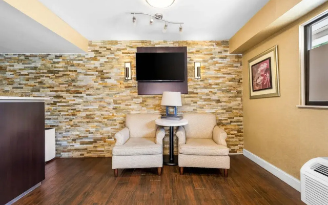 photo 5 of Econo Lodge Charlotte Airport