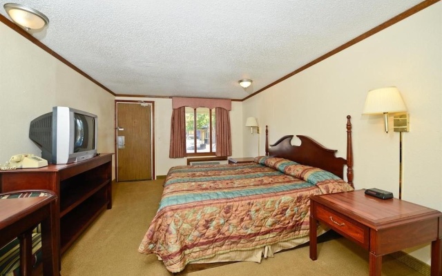 photo 2 of Econo Lodge