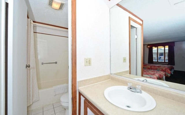 photo 4 of Econo Lodge