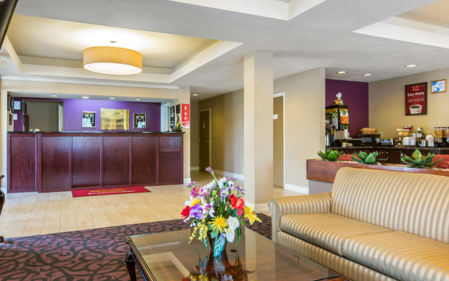 photo 2 of Econo Lodge
