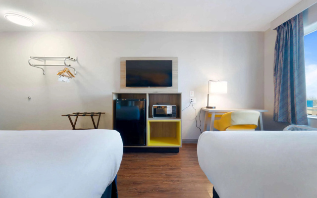 photo 3 of Days Inn by Wyndham Thornton