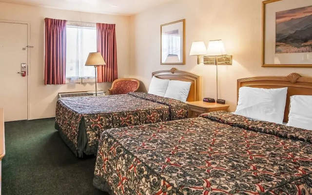 photo 3 of Econo Lodge
