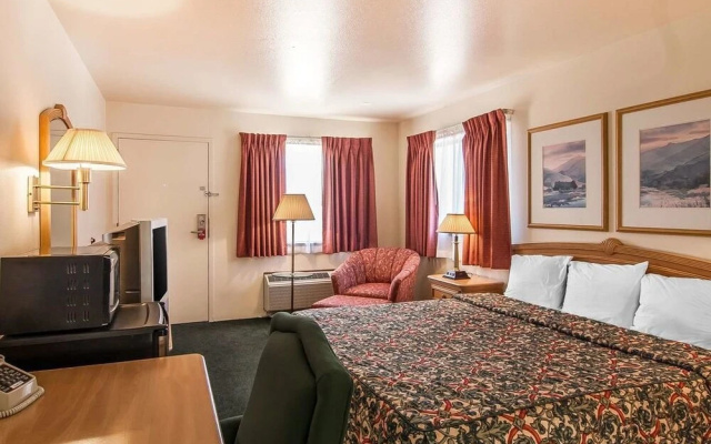 photo 4 of Econo Lodge