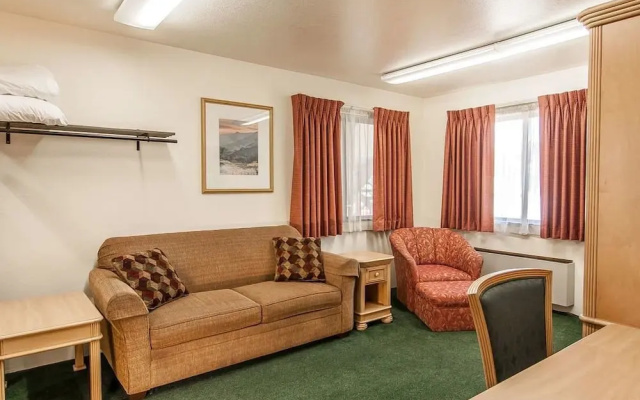 photo 5 of Econo Lodge