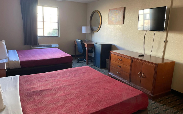photo 3 of Econo Lodge Kalamazoo near Wings Stadium