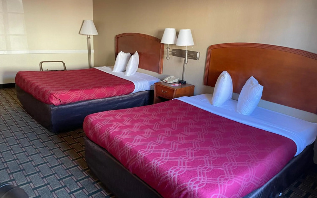photo 4 of Econo Lodge Kalamazoo near Wings Stadium