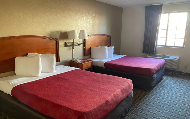 photo 5 of Econo Lodge Kalamazoo near Wings Stadium