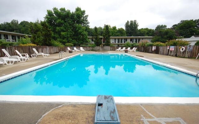 photo 2 of Econo Lodge