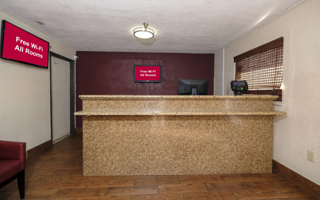 photo 2 of Red Roof Inn Jacksonville - Cruise Port