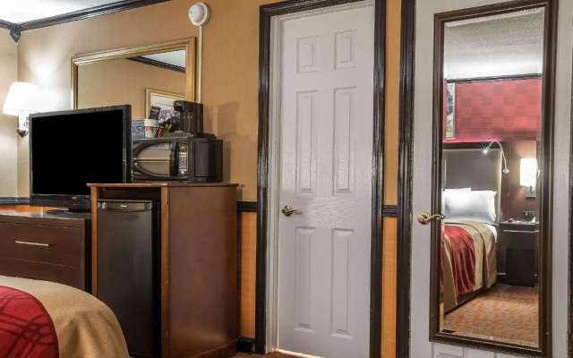 photo 4 of Econo Lodge
