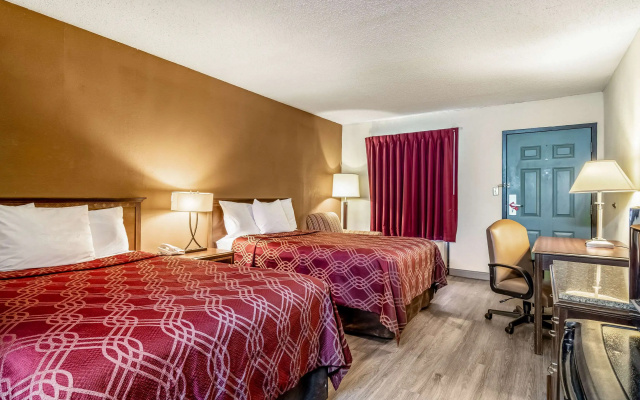 photo 3 of Econo Lodge Acworth East