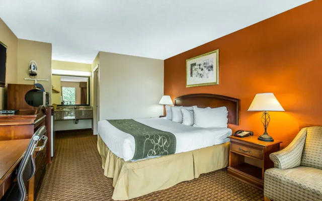 photo 3 of Econo Lodge Auburn