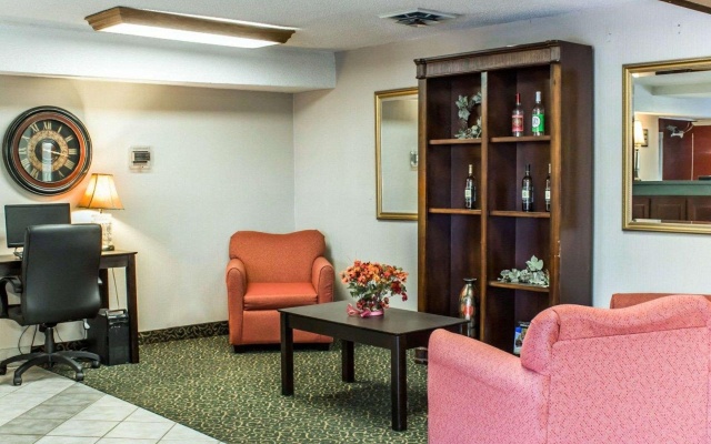photo 2 of Econo Lodge Burlington I-40