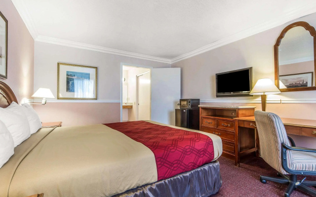 photo 4 of Econo Lodge Castro Valley I-580