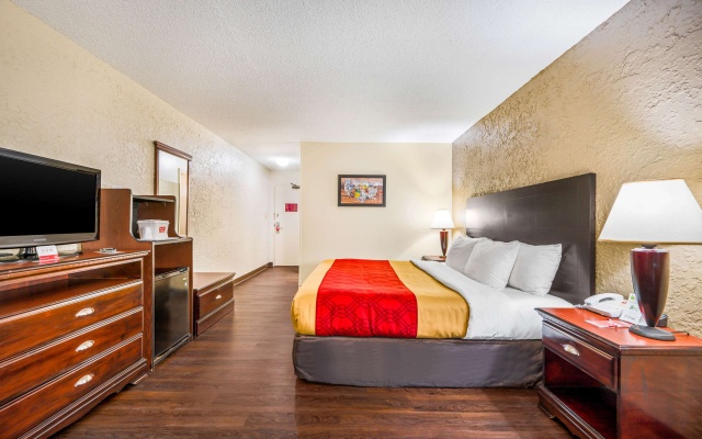 photo 5 of Econo Lodge Corinth
