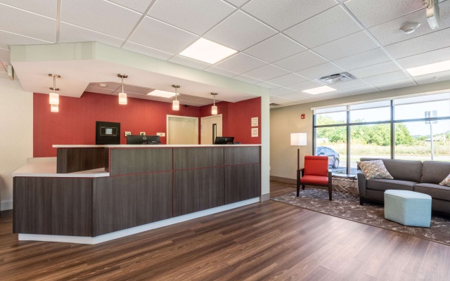 photo 2 of Econo Lodge Dayton North