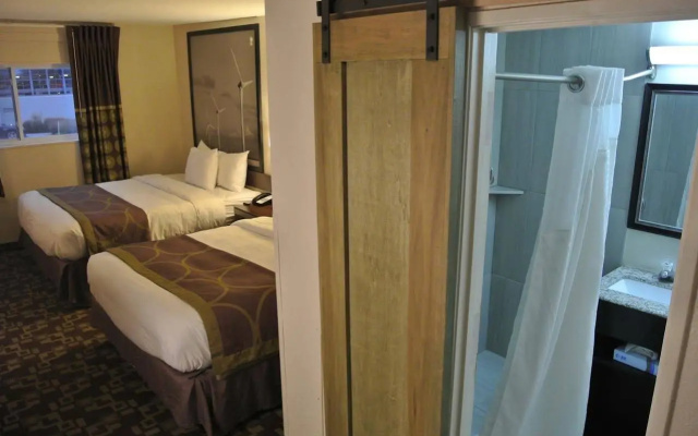 photo 3 of 402 Hotel