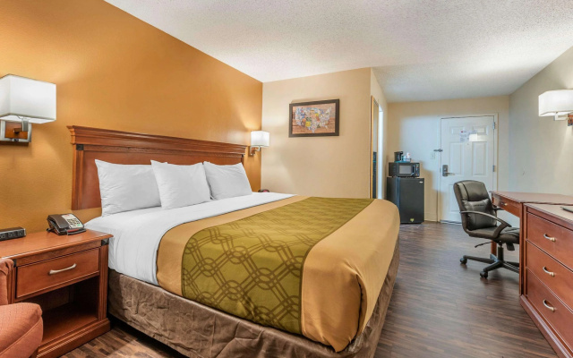photo 5 of Econo Lodge Louisville Downtown
