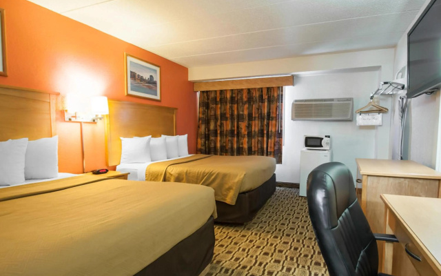 photo 3 of Econo Lodge Kansas City Downtown North