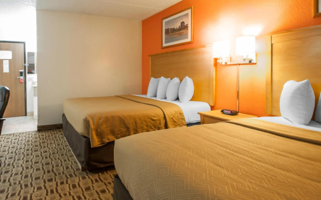 photo 4 of Econo Lodge Kansas City Downtown North