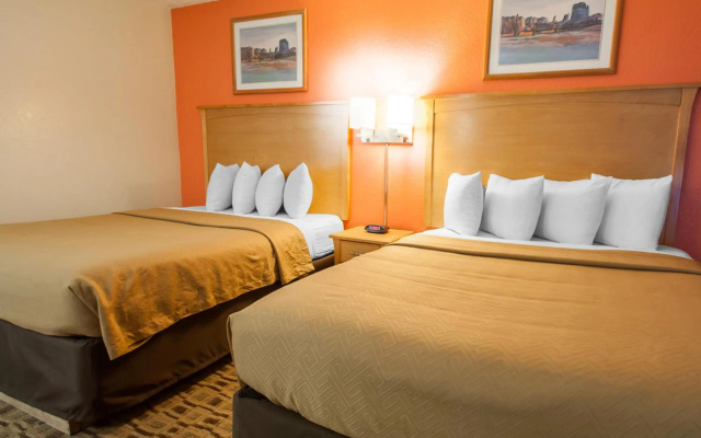 photo 5 of Econo Lodge Kansas City Downtown North