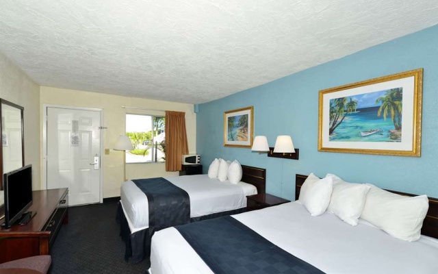 photo 3 of Econo Lodge East